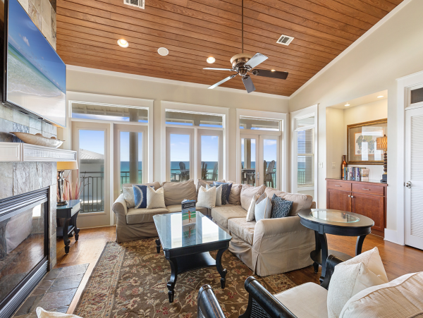 Luxury Beach Vacation Home wit Large Pool & Upscale Decor